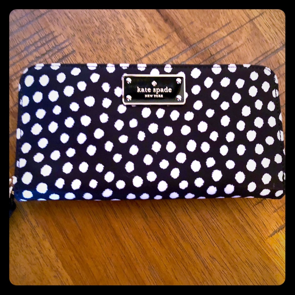 NWT Kate Spade wallet Adorable polka dot